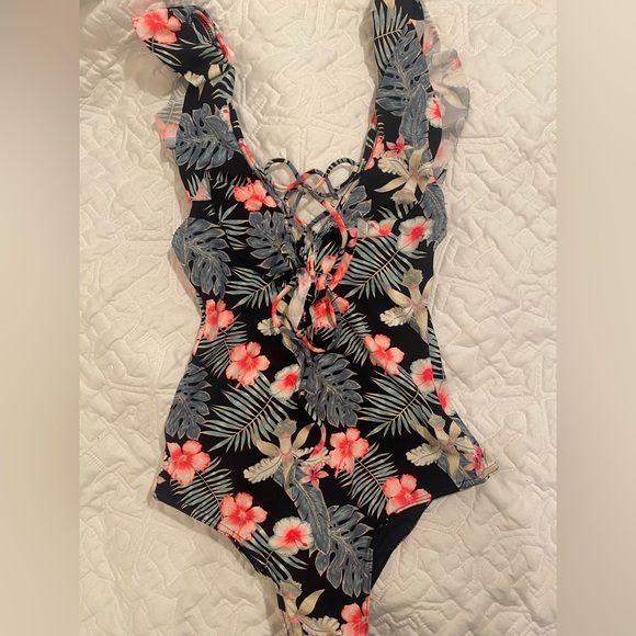 Roxy One Piece - Picture 4 of 4